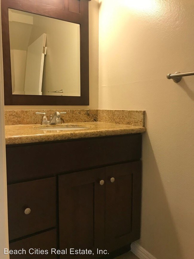 Building Photo - 3 br, 1.5 bath House - 9868 Continental Dr.