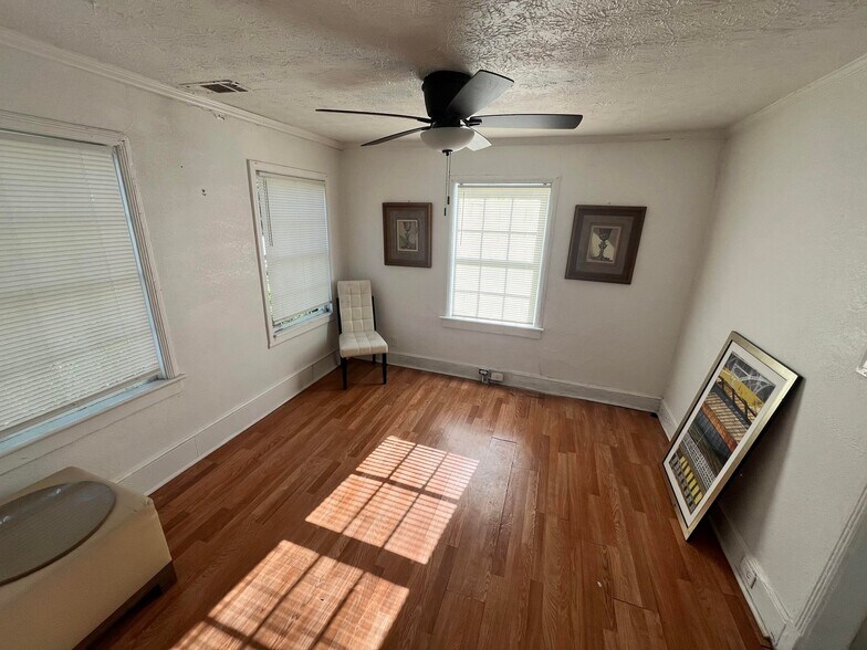 Building Photo - 298 Broadway St