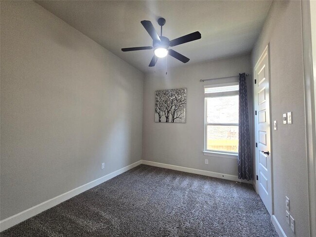 Building Photo - 340 Cross Timbers Dr