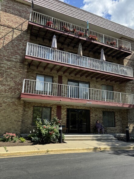 Building Photo - 5450 Astor Ln