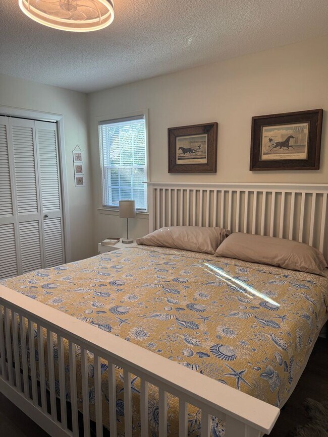 Building Photo - FULLY FURNISHED Wooded Oak Island area  3 ...