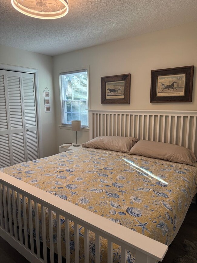 Building Photo - FULLY FURNISHED Wooded Oak Island area  3 Bed/1 Bath