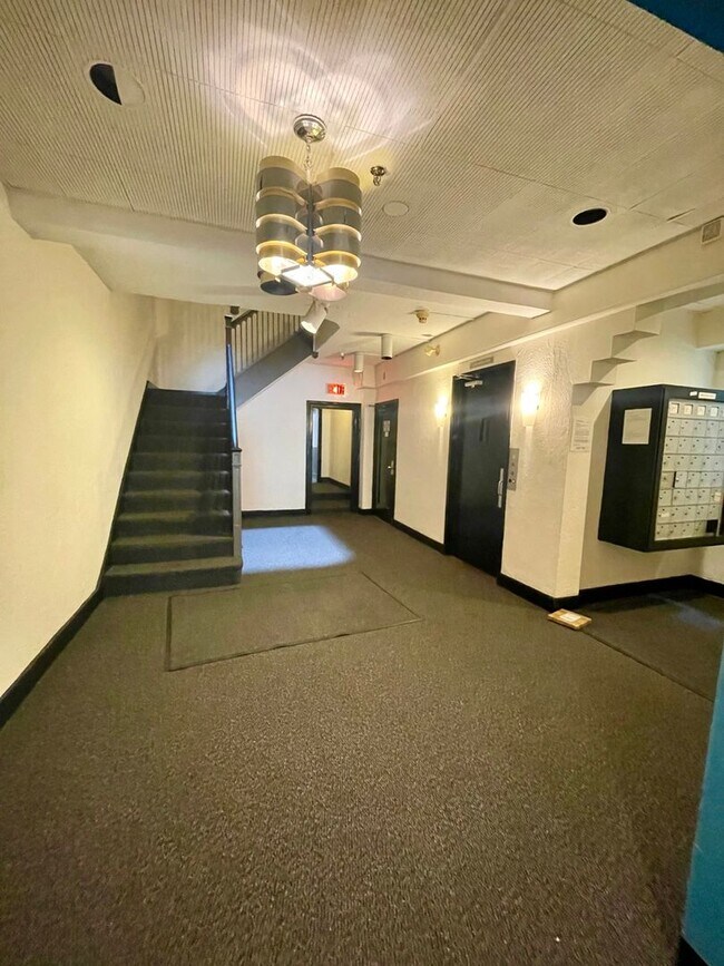 Building Photo - 9/1 No Fee!- Sunny upper floor 2BR - w/d i...