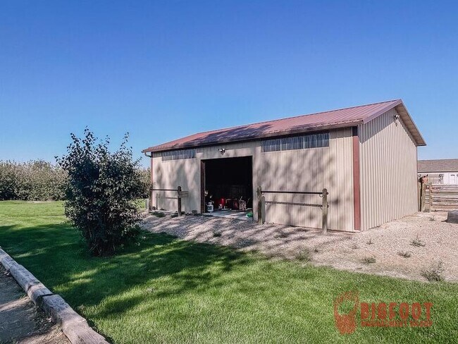 Building Photo - 4015 Green Meadow Dr