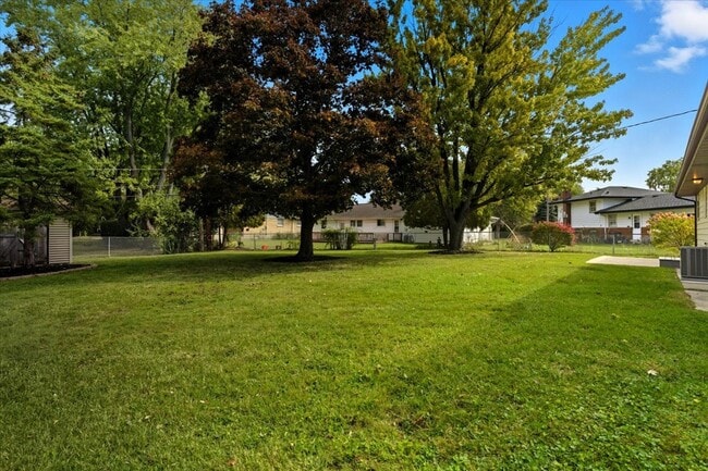 Building Photo - 2124 Burr Oak Ln
