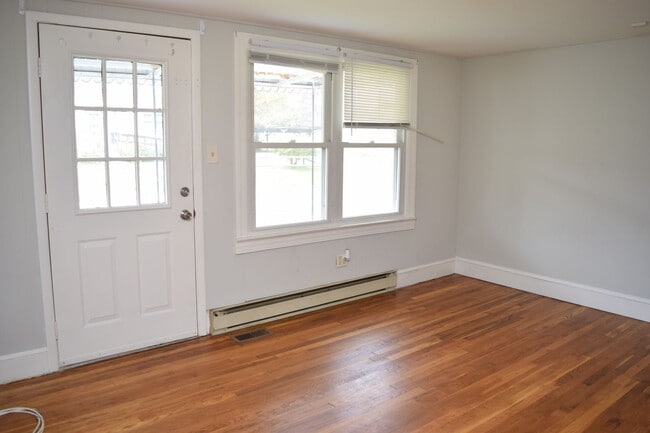 Building Photo - Charming 3-Bedroom Home in Hickory – $1,450/mo