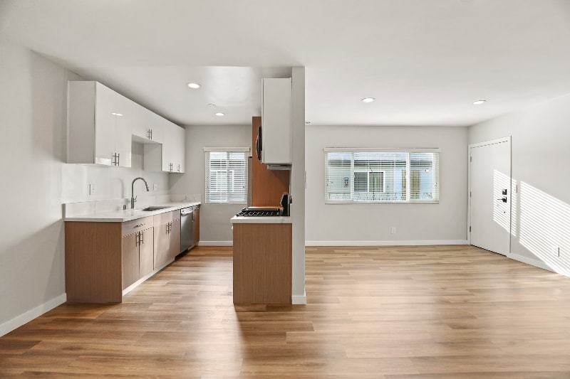 Building Photo - 1352 W 36th St