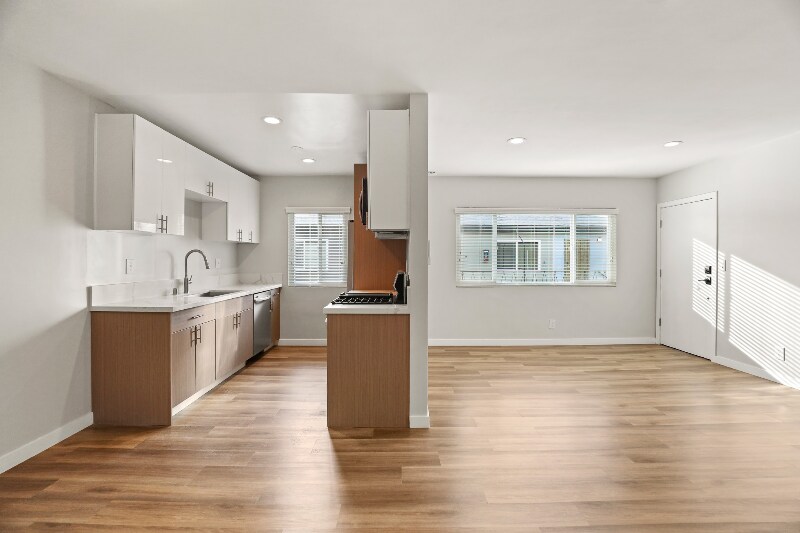 Building Photo - 1352 W 36th St