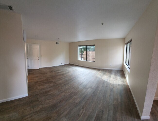 Building Photo - LOCATION-CLOSE PROXIMITY TO POLY CAMPUS