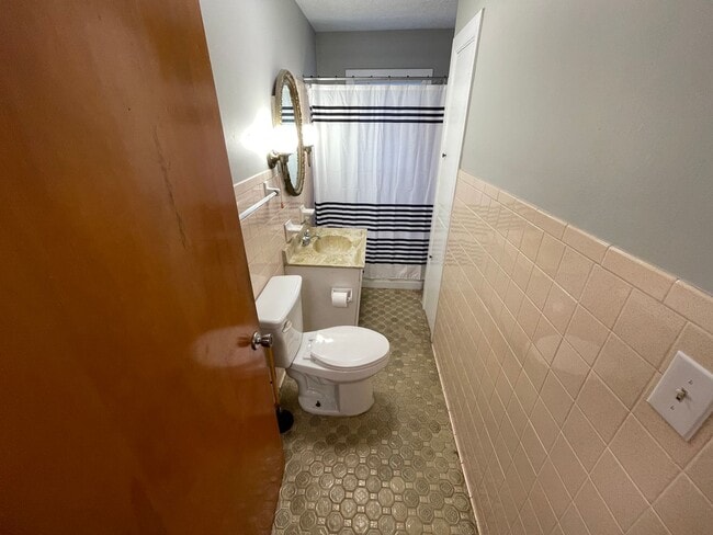 Building Photo - Cute Cottage Style Home For Rent