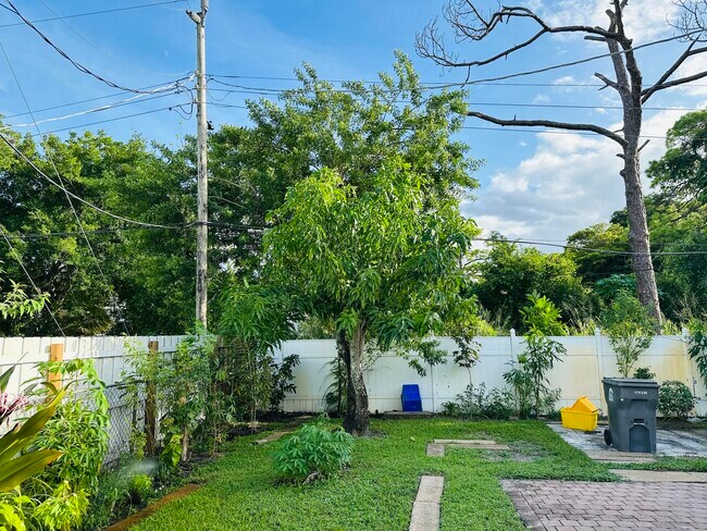 Building Photo - 4862 Tortuga Dr