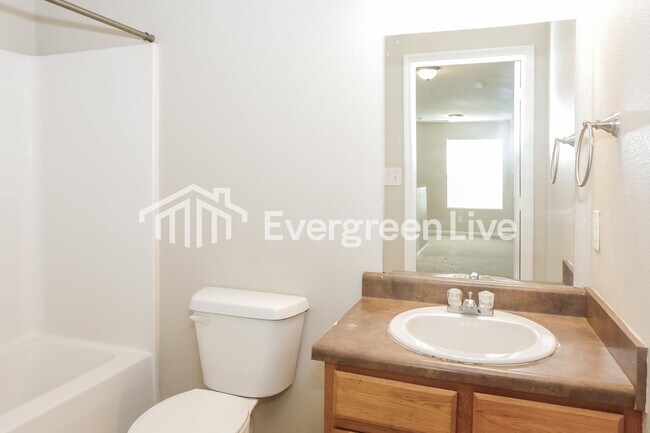 Building Photo - 157 Cloverbrook Dr