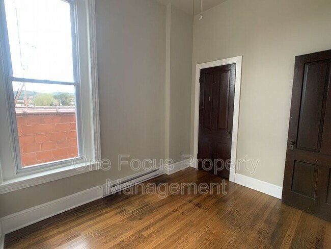 Building Photo - 307 N Vesper St