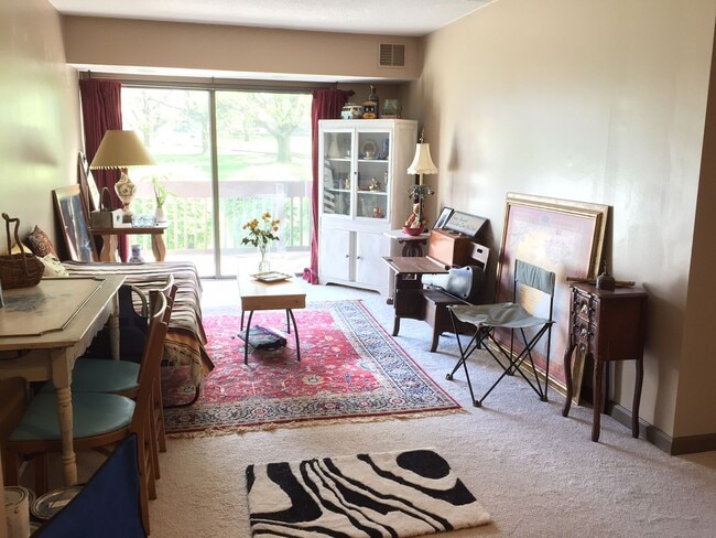 Building Photo - Amite condo available August!