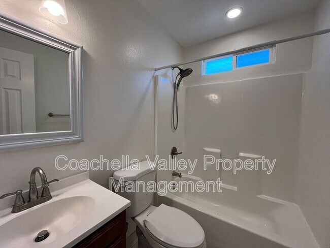 Building Photo - 422 Rosa Parks Rd