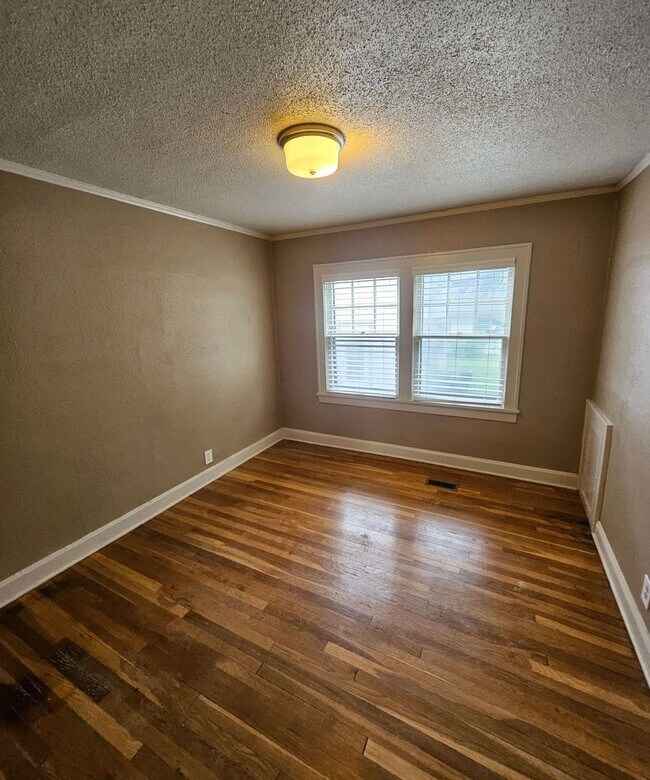 Building Photo - 5318/5320 Rockhill Rd.