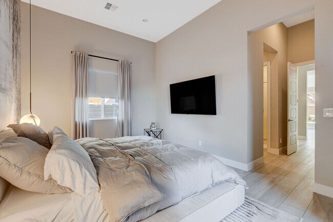 Building Photo - Mesa Ridge Luxury Oasis Feathertop