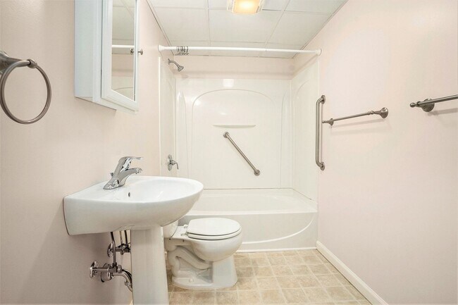 Building Photo - Almont Terrace Apartments