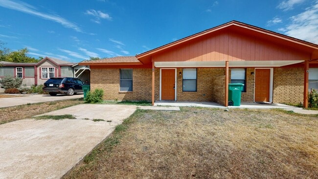 Building Photo - 2 WEEKS FREE RENT!!! REMODELED DUPLEX IN H...