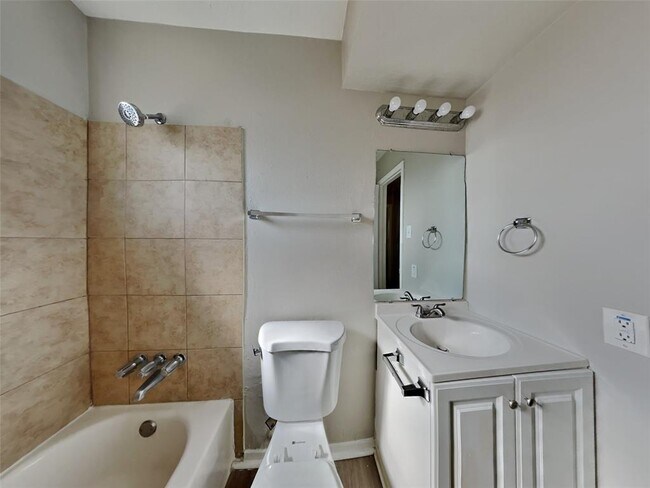 Building Photo - 9507 Water Park Ct