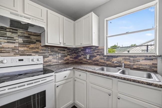 Building Photo - 3918 Tavenor Ln