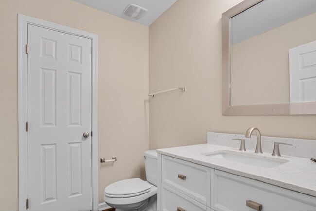Building Photo - 9329 Lenox Pointe Dr