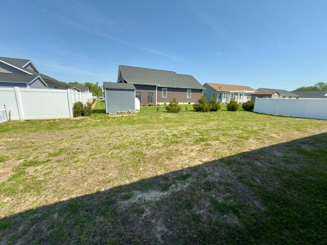 Building Photo - 61 New England Dr