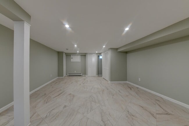 Building Photo - 815 3rd St