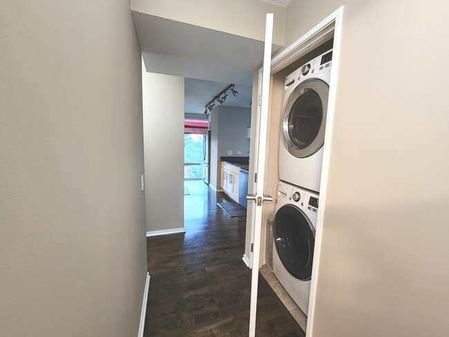 Building Photo - 9655 Woods Dr