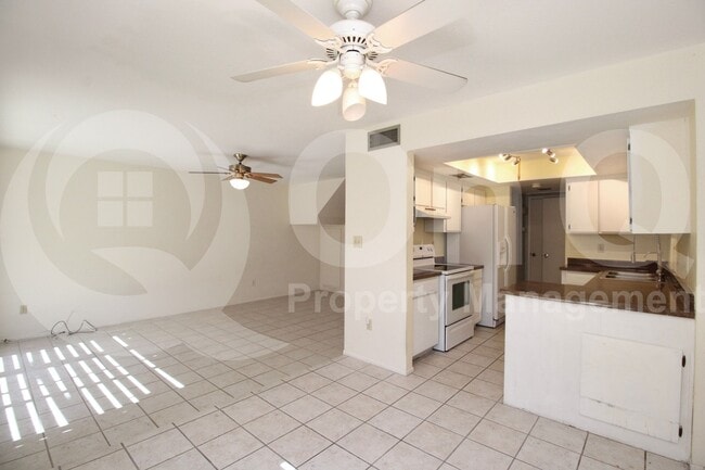 Building Photo - 5258 S Deborah Dr