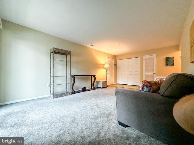 Building Photo - 15 Scotch Pine Dr
