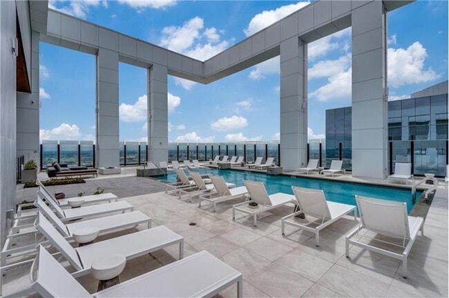 Building Photo - 807 Crawford St