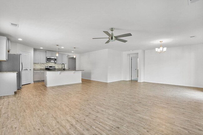 Building Photo - Bright & Spacious 4-Bedroom Home in Savannah’s Godley Park