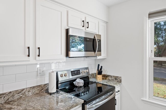Building Photo - 747 Spring Meadows Dr