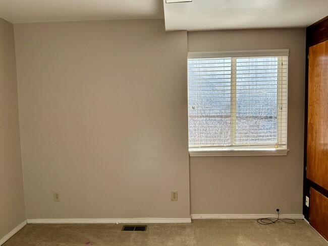 Building Photo - 385 Fir St