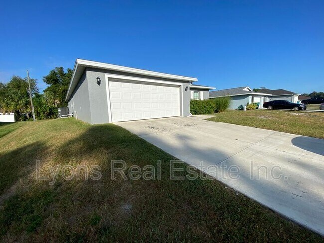 Building Photo - 2343 Briarwood St