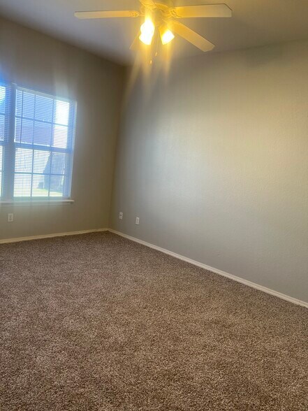 Building Photo - 3106 SW Deerfield Blvd