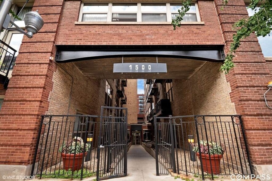 Building Photo - 1500 W Monroe St