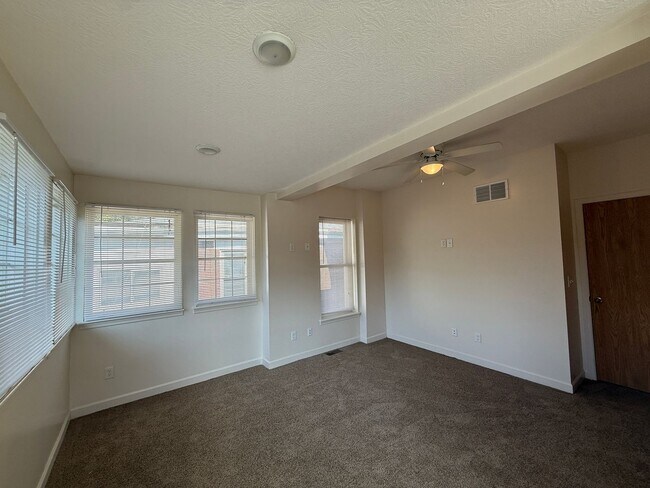 Building Photo - 211 E Lane Ave