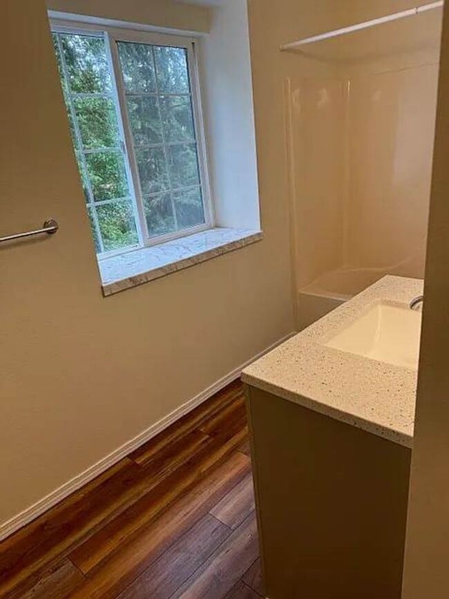 Building Photo - Spacious 2 Bedroom Duplex with Cozy Features