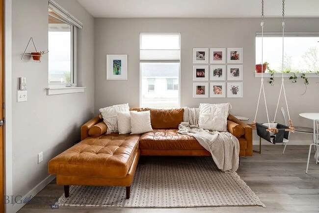 Building Photo - Charming Three Bedroom Home with Large Fenced Yard