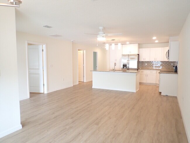 Building Photo - SEMINOLE WOODS