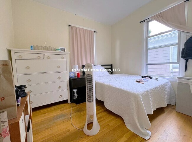 Building Photo - 210 Freeman St #2B Brookline MA 02446