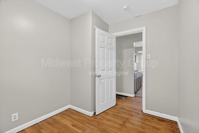 Building Photo - 257 Glen Garry Rd