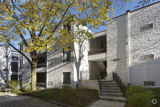 Building Photo - 330 W Miner St