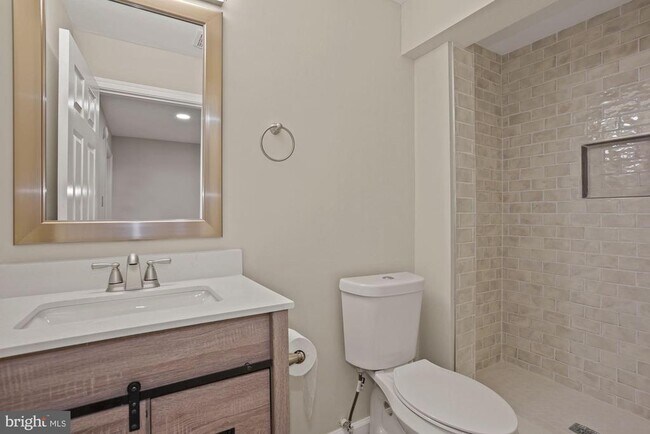 Building Photo - 1539 Woodcrest Dr