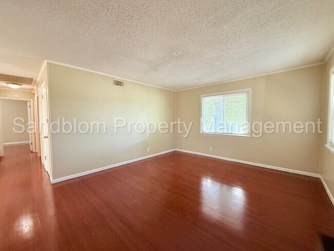 Building Photo - For Lease | Tulsa | Available Now!