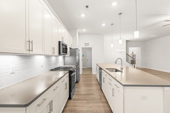 Building Photo - Amazing Durham Location - Easy commute to RTP, Brier Creek