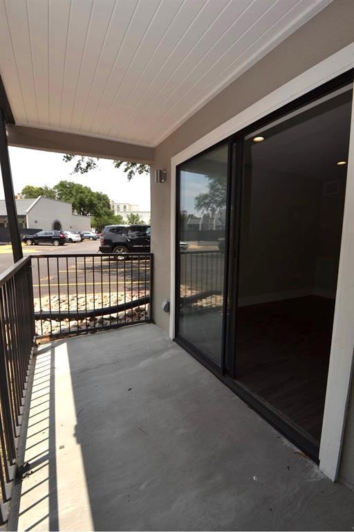 Building Photo - 935 La Posada Dr