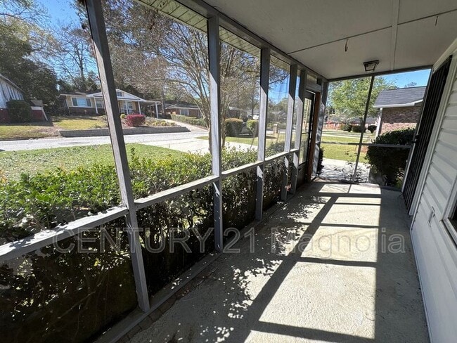 Building Photo - 2737 Royal St